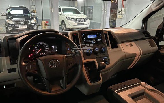 2022 Toyota Hiace  Commuter Deluxe in Manila, Metro Manila-3