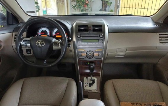 White Toyota Altis 2011 for sale in Las Piñas-6