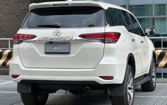 Selling White Toyota Fortuner 2017 in Makati-4