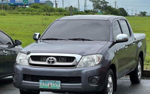 Sell White 2008 Toyota Hilux in Pasig-4