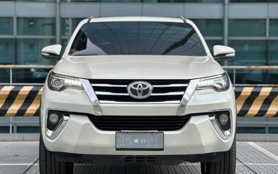 Selling White Toyota Fortuner 2017 in Makati-1