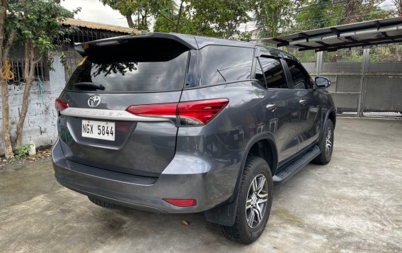 Selling White Toyota Fortuner 2022 in Quezon City-3