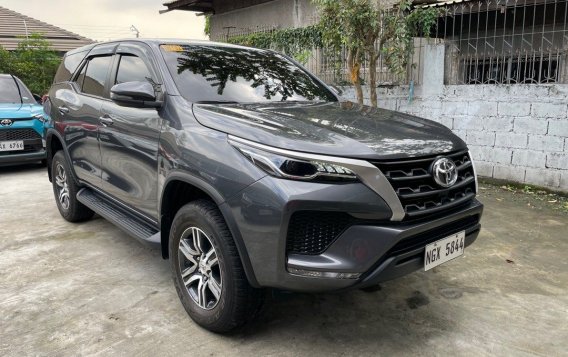 Selling White Toyota Fortuner 2022 in Quezon City-2