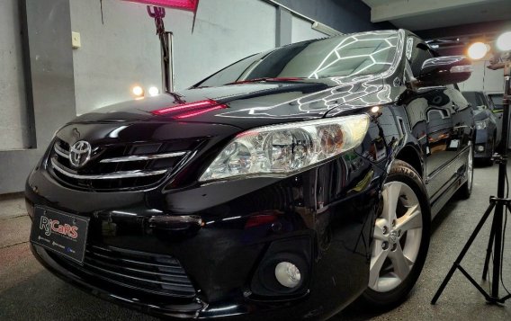 Selling White Toyota Altis 2012 in Manila-1