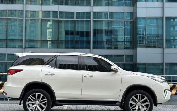 Selling White Toyota Fortuner 2017 in Makati-5