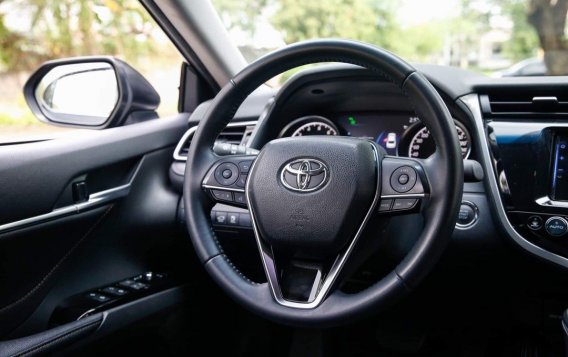 Sell White 2019 Toyota Camry in Quezon City-6