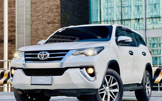 Selling White Toyota Fortuner 2017 in Makati-1