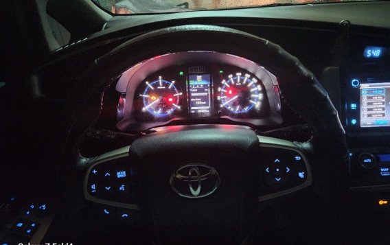 Selling White Toyota Innova 2017 in Las Piñas-5