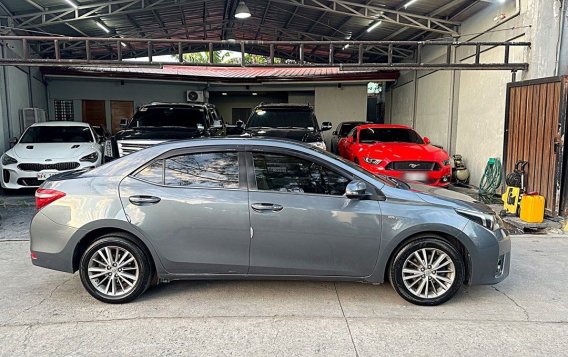 Selling White Toyota Altis 2015 in Bacoor-3