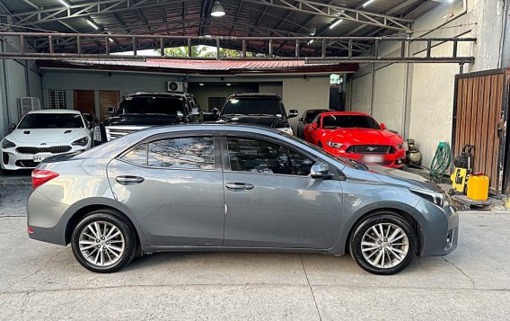 Selling White Toyota Altis 2015 in Bacoor-3