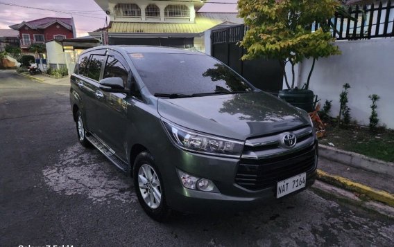 Selling White Toyota Innova 2017 in Las Piñas-7