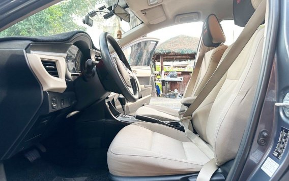 Selling White Toyota Altis 2015 in Bacoor-7