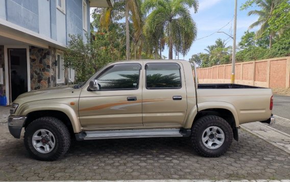 Selling White Toyota Hilux 2023 in Manila-4