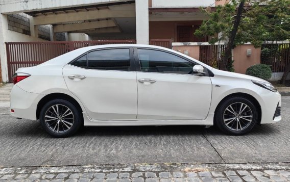 White Toyota Altis 2018 for sale in Automatic-2