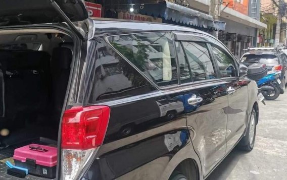 Selling White Toyota Innova 2018 in Manila-8