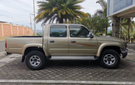 Selling White Toyota Hilux 2023 in Manila-5