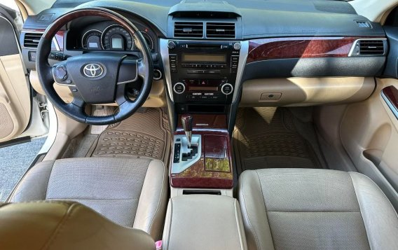 White Toyota Camry 2014 for sale in -7