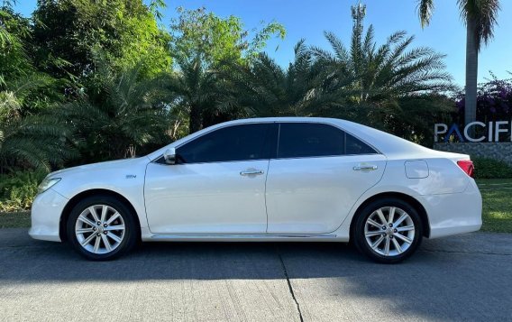 White Toyota Camry 2014 for sale in -2