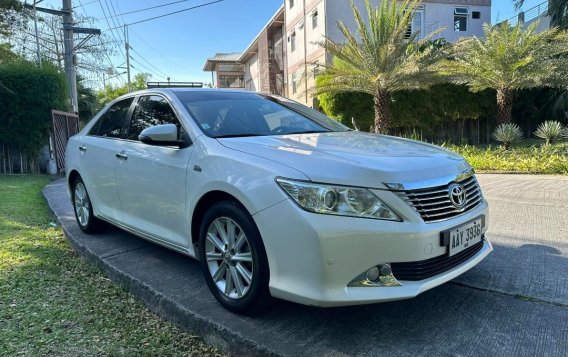 White Toyota Camry 2014 for sale in -5