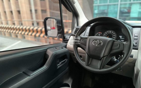 2019 Toyota Hiace  Commuter Deluxe in Makati, Metro Manila-7