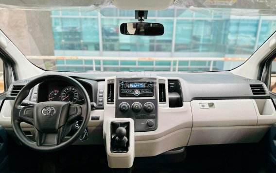 2019 Toyota Hiace  Commuter Deluxe in Makati, Metro Manila-6
