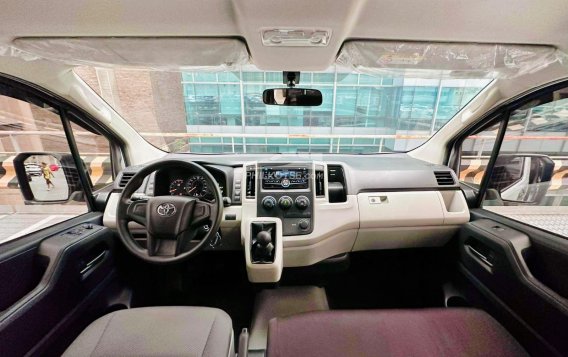 2019 Toyota Hiace  Commuter Deluxe in Makati, Metro Manila-5