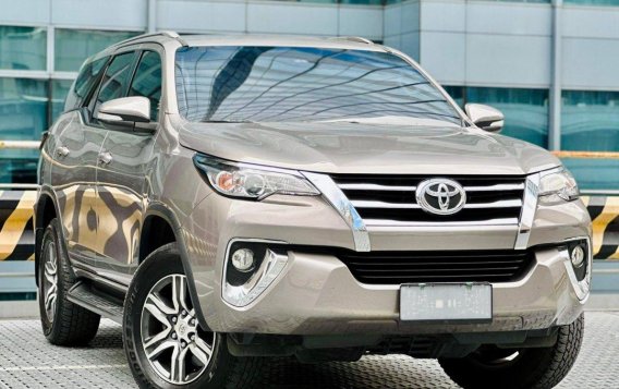 Selling White Toyota Fortuner 2016 in Makati-1