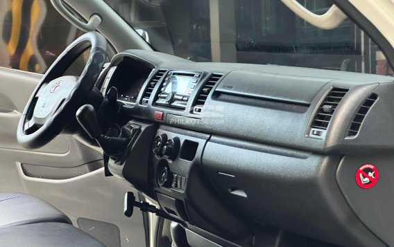 2019 Toyota Hiace  Commuter 3.0 M/T in Manila, Metro Manila-4