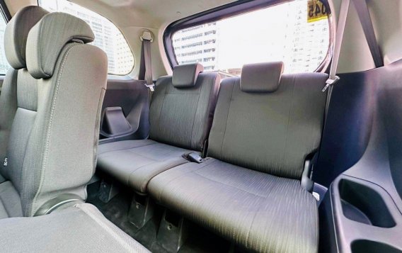 Selling White Toyota Avanza 2019 in Makati-8