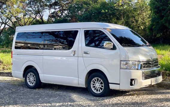 Selling White Toyota Hiace 2017 in Parañaque-3