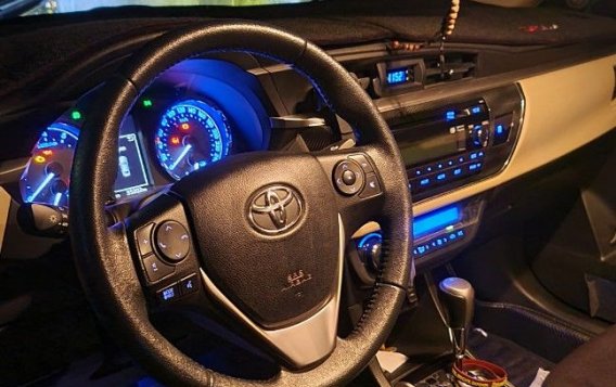 Sell White 2017 Toyota Corolla altis in Las Piñas-3