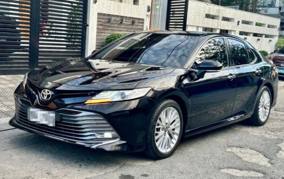 Sell White 2020 Toyota Camry in Makati-2
