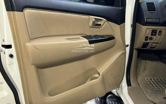 2014 Toyota Fortuner 2.4 V Pearl Diesel 4x2 AT in Manila, Metro Manila-14