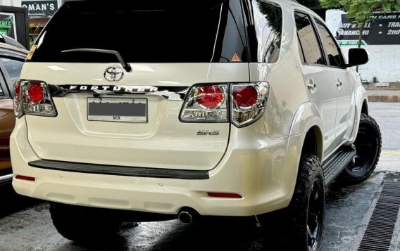 Selling White Toyota Fortuner 2014 in Manila-4