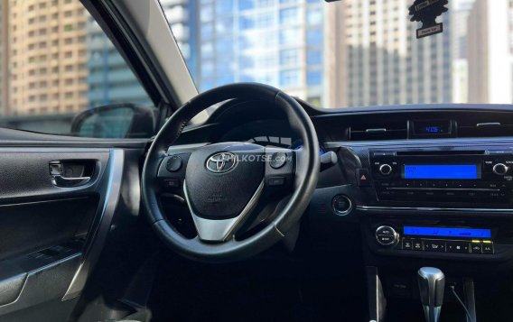 2016 Toyota Corolla Altis  2.0 V CVT in Makati, Metro Manila-4