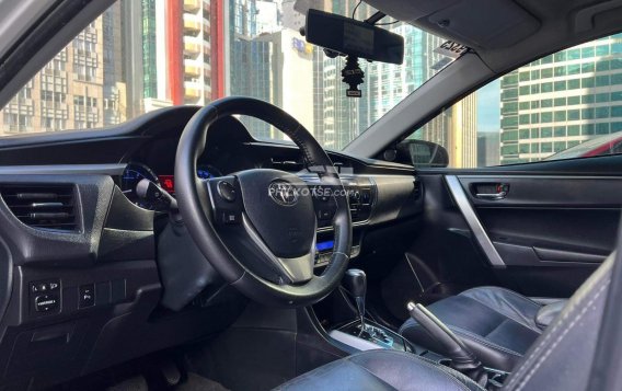 2016 Toyota Corolla Altis  2.0 V CVT in Makati, Metro Manila-3