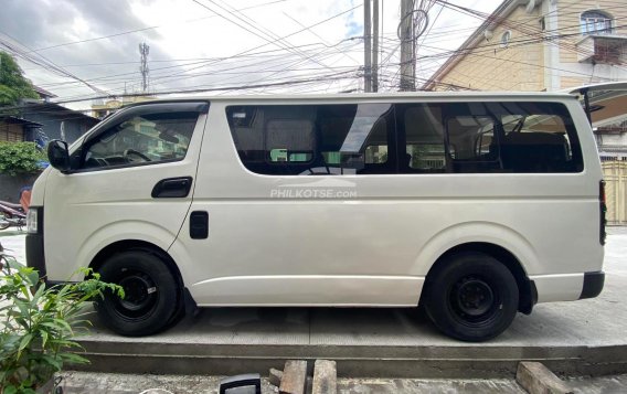 2018 Toyota Hiace  Commuter 3.0 M/T in Makati, Metro Manila-6