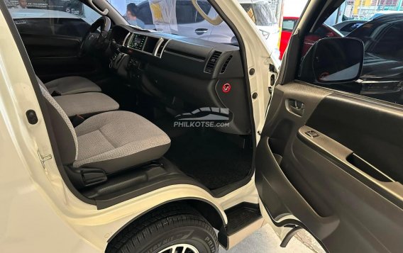 2018 Toyota Hiace  GL Grandia 3.0 A/T 2-Tone in Manila, Metro Manila-5