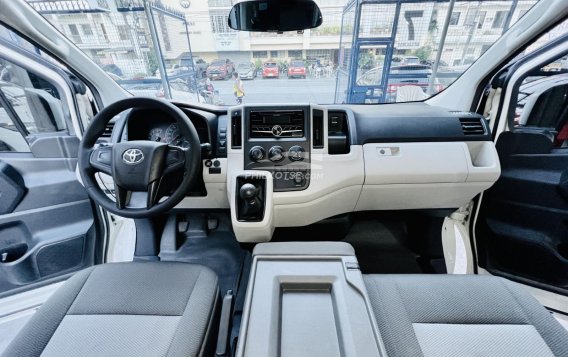 2019 Toyota Hiace  Commuter Deluxe in Las Piñas, Metro Manila-9