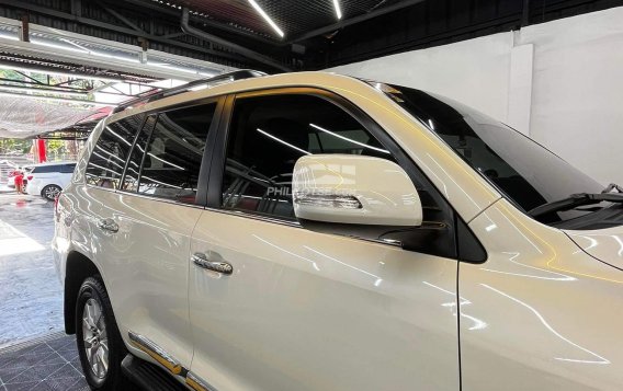 2019 Toyota Land Cruiser 4.5 4x4 White Pearl AT in Quezon City, Metro Manila-3