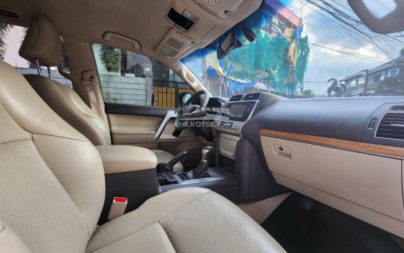 2019 Toyota Land Cruiser Prado 4.0 4x4 AT (Gasoline) in Manila, Metro Manila-15