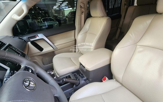 2019 Toyota Land Cruiser Prado 4.0 4x4 AT (Gasoline) in Manila, Metro Manila-9