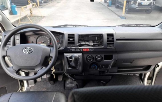 2022 Toyota Hiace  Commuter 3.0 M/T in Pasay, Metro Manila-2