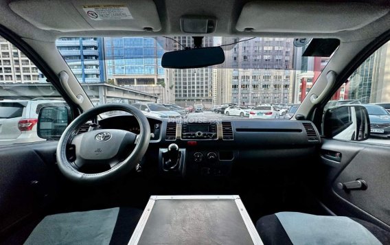 2018 Toyota Hiace  Commuter 3.0 M/T in Makati, Metro Manila-4