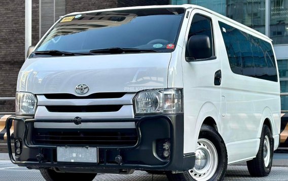 2018 Toyota Hiace  Commuter 3.0 M/T in Makati, Metro Manila-14