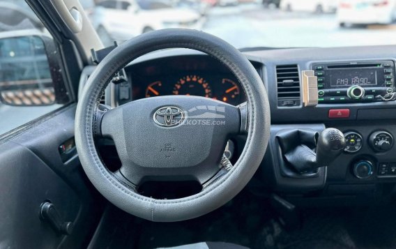 2018 Toyota Hiace  Commuter 3.0 M/T in Makati, Metro Manila-7