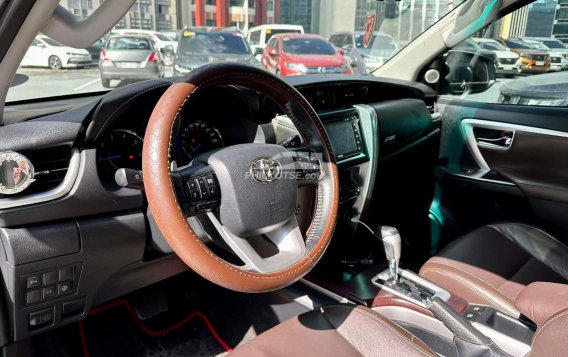 2017 Toyota Fortuner 2.4 V Pearl Diesel 4x2 AT in Makati, Metro Manila-7