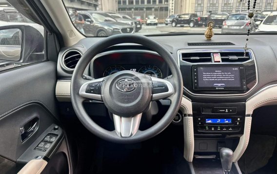 2018 Toyota Rush  1.5 E AT in Makati, Metro Manila-7