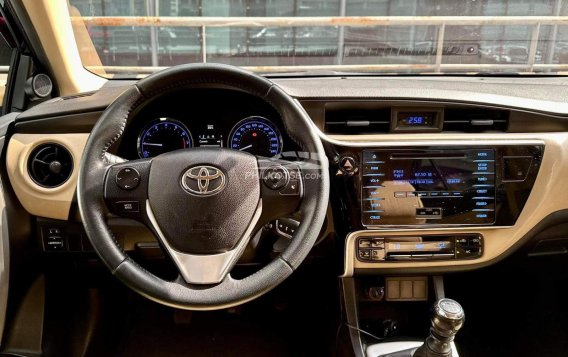 2017 Toyota Corolla Altis  1.6 G MT in Makati, Metro Manila-10