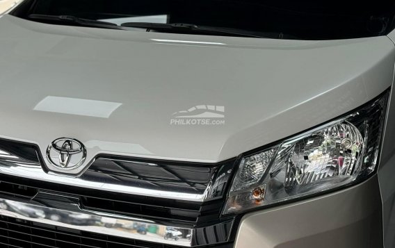 2022 Toyota Hiace  GL Grandia A/T in Manila, Metro Manila-22